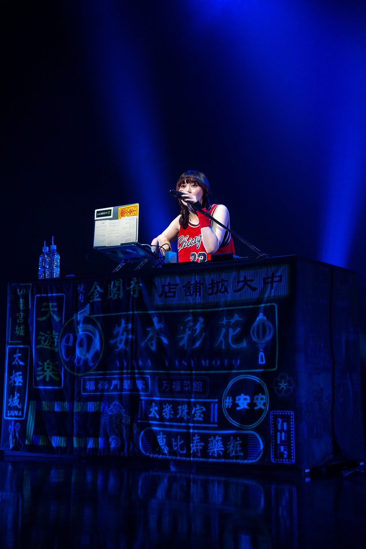 安本彩花