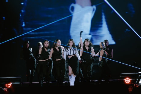 HAERINのソロステージの様子。(c) 2024 ADOR. All Rights