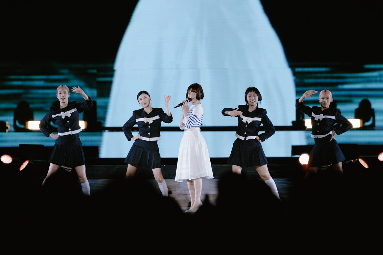 NewJeans 東京ドーム BUNNIES CAMP ライトグレー Lサイズ NewJeans、5人で迎えた初東京ドーム公演で9万1200人のBunniesと
