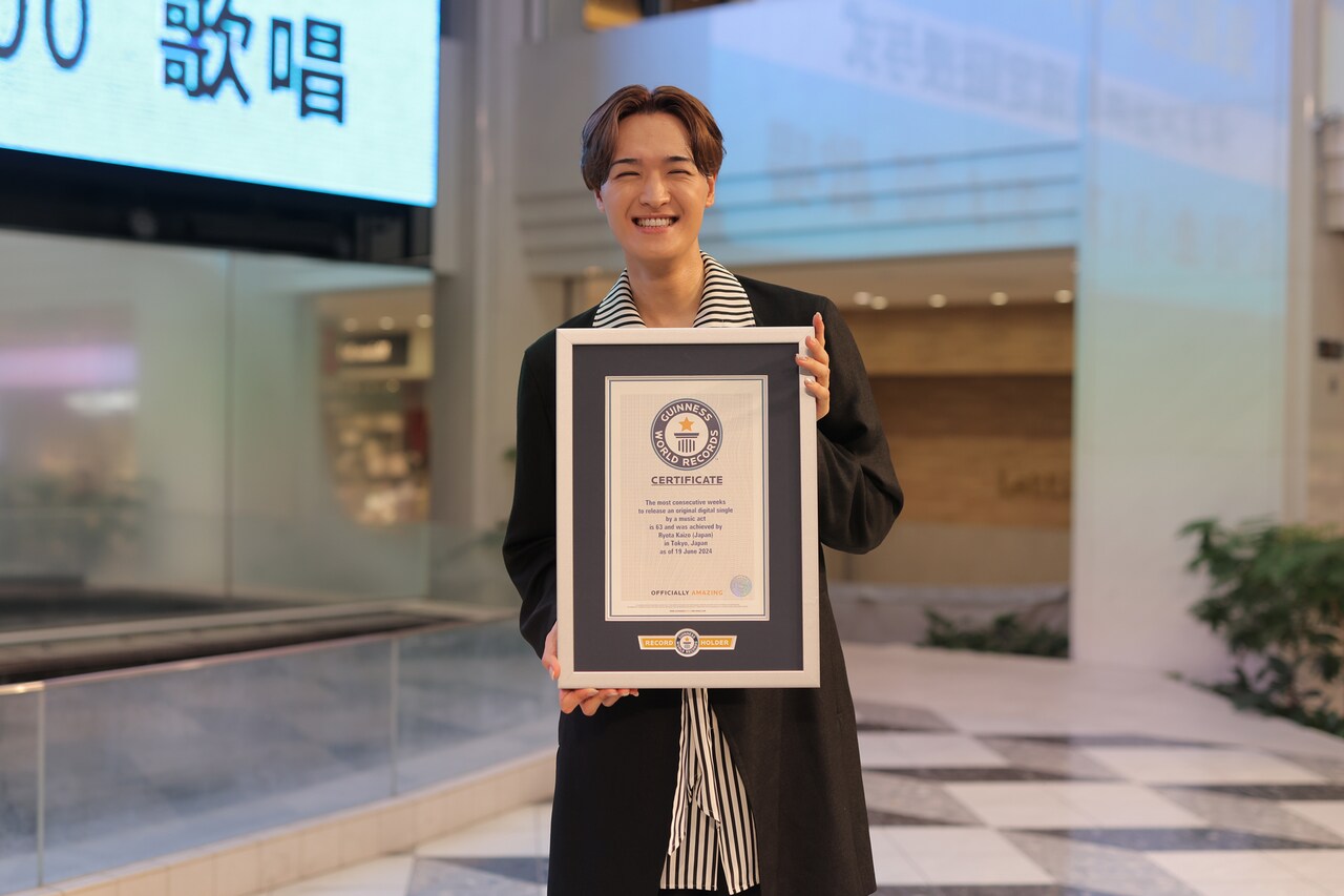 海蔵亮太がギネス記録達成、1年前から楽曲を毎週配信し続けた結果