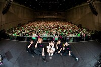 櫻井優衣のソロツアー「櫻井優衣 10th ANNIVERSARY LIVE TOUR 2024 ～CRUSH!!～」最終公演の様子。