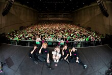 櫻井優衣のソロツアー「櫻井優衣 10th ANNIVERSARY LIVE TOUR 2024 ～CRUSH!!～」最終公演の様子。