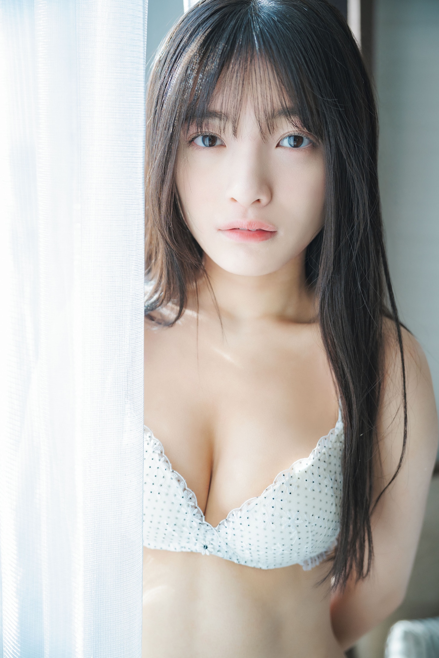 人気画像7位は「虹のコンキスタドール蛭田愛梨が踏み出す大人への一歩、1st写真集『あい』本日発売　」より、蛭田愛梨の1st写真集「あい」先行カット。