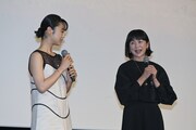 左から古川琴音、西田尚美。