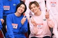 ピースする古川毅（SUPER★DRAGON）とカイ（超特急）。