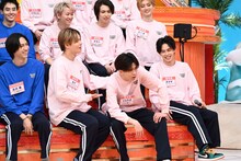 TETTAに対抗し、強そうな雰囲気を出すリョウガ（下段右から2番目）。