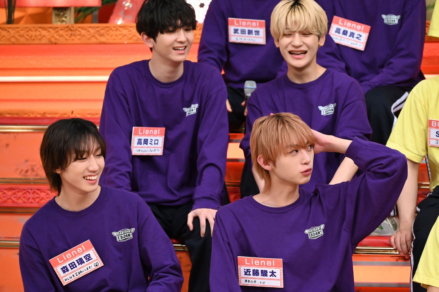 「熱い男」の自覚がある近藤駿太（Lienel）と、彼の行動を笑顔で見守るメンバー。