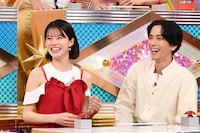 左から志田彩良、黒羽麻璃央。 (c)日本テレビ