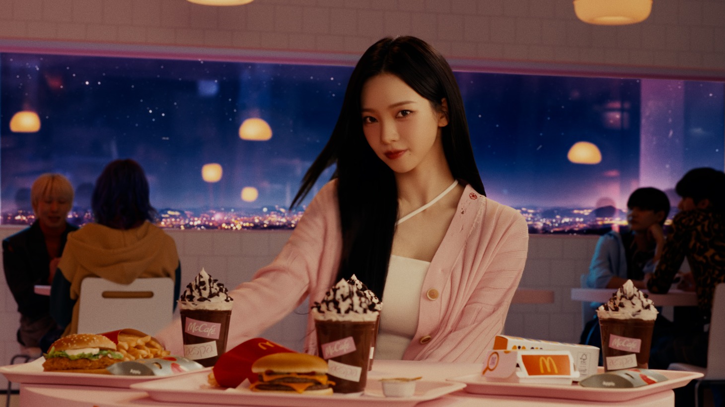 「マックカフェ『aespa』篇」CMより。