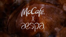 「マックカフェ『aespa』篇」CMより。
