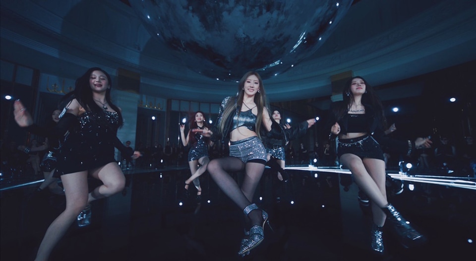 BABYMONSTER「FOREVER」ミュージックビデオより。