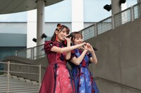 TEAM SHACHIの秋本帆華と咲良菜緒。