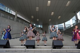 TEAM SHACHI×シャプフラ、お台場で“かわちぃ”コラボパフォーマンス