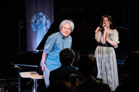 「矢野さーん！」の声に呼ばれて登場した矢野博康（左）。