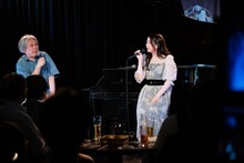 矢野博康（左）と南波志帆（右）。