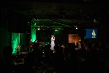 南波志帆「THE NANBA DINNER SHOW～15th Anniversary～」夜公演の様子。