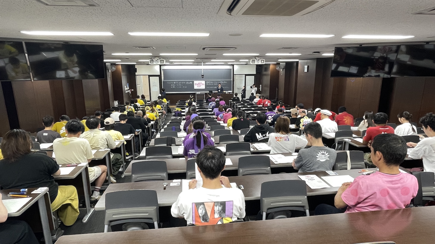 「ももクロ検定 vol.イドラ」本試験会場の様子。