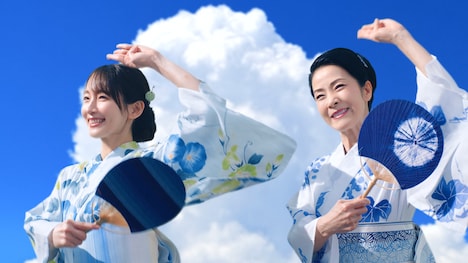 「クリアアサヒ」の新テレビCM「夏こそ、歌おう。飲もう。」編より。