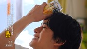 「クリアアサヒ」の新テレビCM「夏こそ、歌おう。飲もう。」編より。