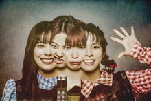 豆柴の大群都内某所 a.k.a. MONSTERIDOL。左端がナオ・オブ・ナオ、右端がアイカ・ザ・スパイ。