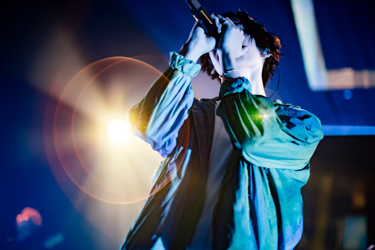 須田景凪、新曲披露でオーディエンスと一体化した「Artless」東京公演
