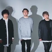 fox capture plan、東京の夜景に包まれ「Tokyo」演奏