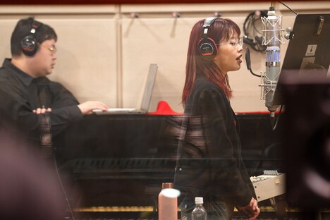 アイナ・ジ・エンド＆坂東祐大「創造」レコーディング風景。