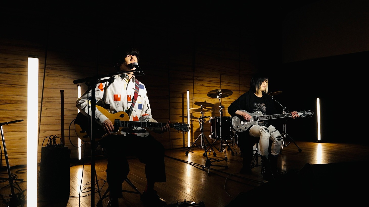 セッション中のHISASHI（GLAY）と片岡健太（sumika）。