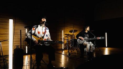 セッション中のHISASHI（GLAY）と片岡健太（sumika）。