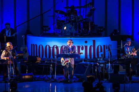 「moonriders LIVE 2022」より。