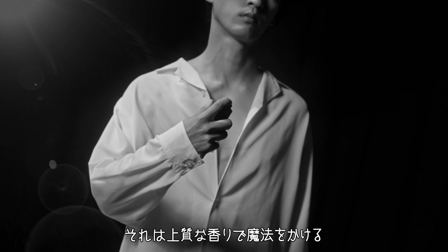 「AXE」新Web CM「気分、一新。」編より。