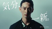 「AXE」新Web CM「気分、一新。」編より。