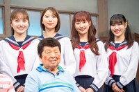 ももいろクローバーZと高木ブー。