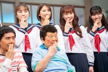 ももいろクローバーZと加藤茶、高木ブー。