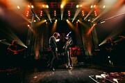 「岡村和義 LIVE TOUR 2024 "OKAZ TIME"」より。(撮影:岡田貴之)