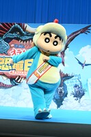 ポーズを決める野原しんのすけ。