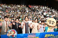 「映画クレヨンしんちゃん オラたちの恐竜日記」舞台挨拶の様子。