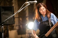 村岡ゆか（B）（撮影：MAYUMI）