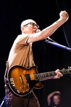 吉野寿（Vo, G）（撮影：MAYUMI）