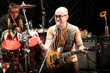 吉野寿（Vo, G）（撮影：MAYUMI）