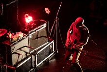 吉野寿（Vo, G）（撮影：MAYUMI）