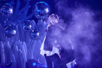 「Mania」のワンシーン。小泉光咲と桜木雅哉。（撮影：高橋まりな）