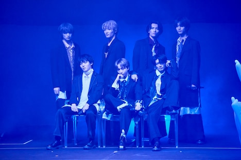 「原因は自分にある。」のアーティスト写真を再現した原因は自分にある。（撮影：高橋まりな）