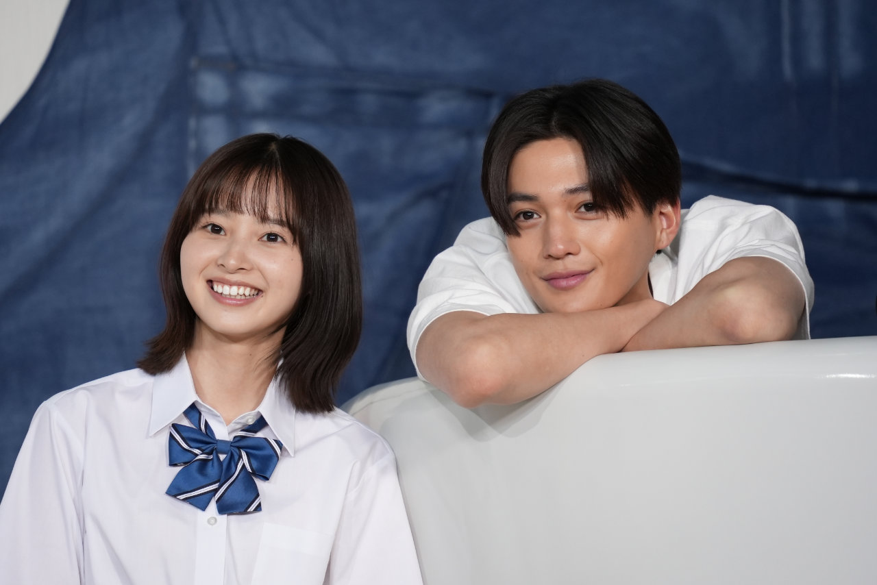 左から飯沼愛、八木勇征。