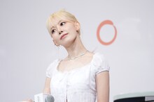 SAKURA（LE SSERAFIM）