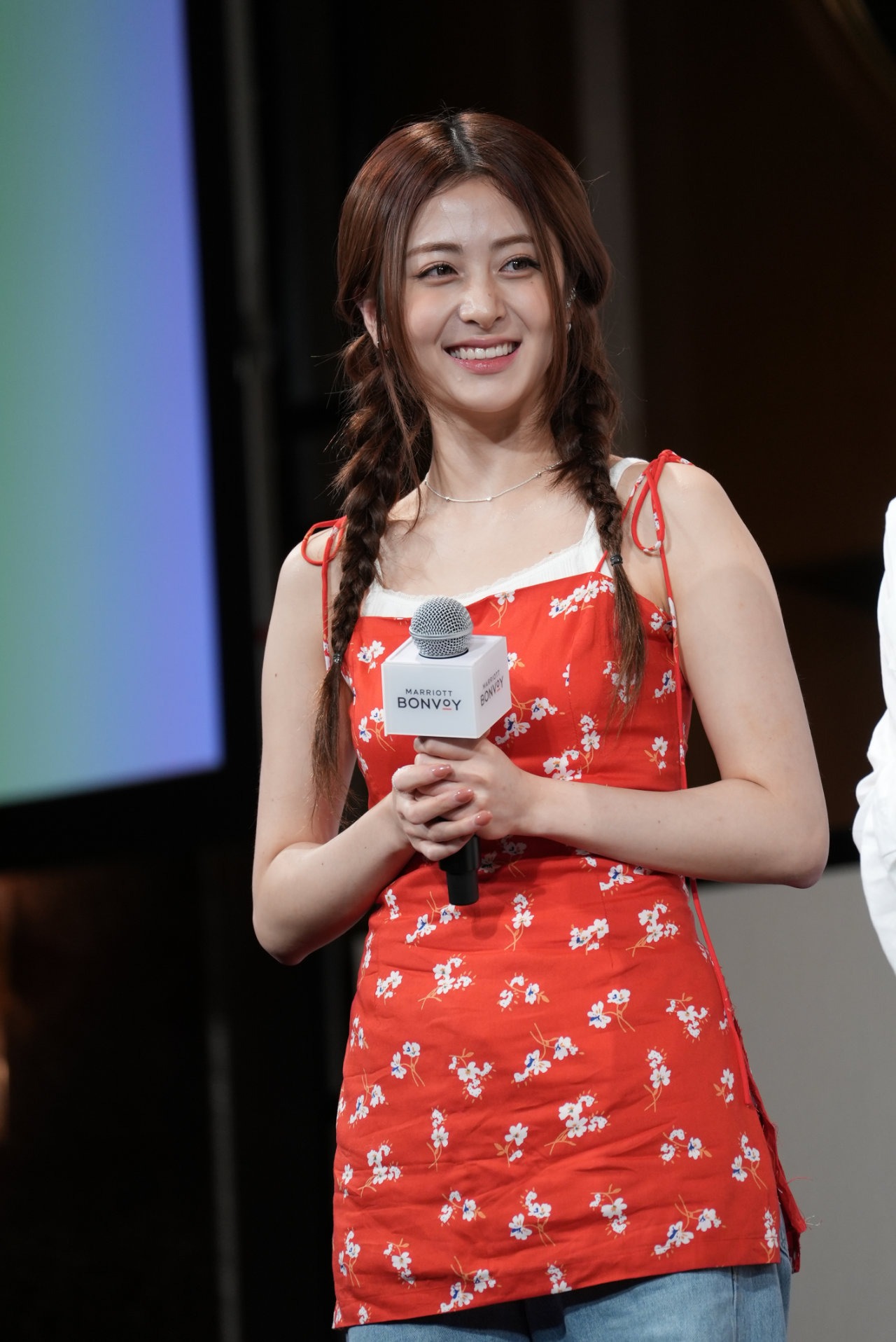 HUH YUNJIN（LE SSERAFIM）