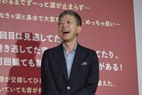 笑う河合勇人監督。