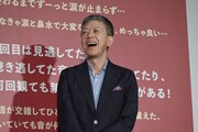 笑う河合勇人監督。