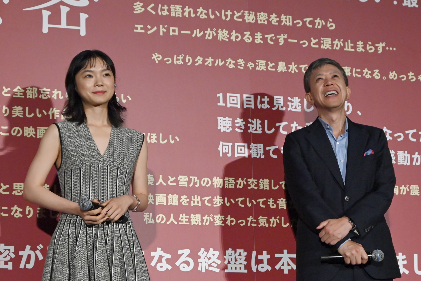 左から古川琴音、河合勇人監督。