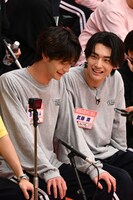 談笑する吉澤要人（原因は自分にある。）と武藤潤（原因は自分にある。）